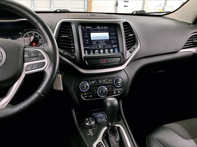 Used 2017 Jeep Cherokee Trailhawk w/ Cold Weather Group AWD/4WD image 6