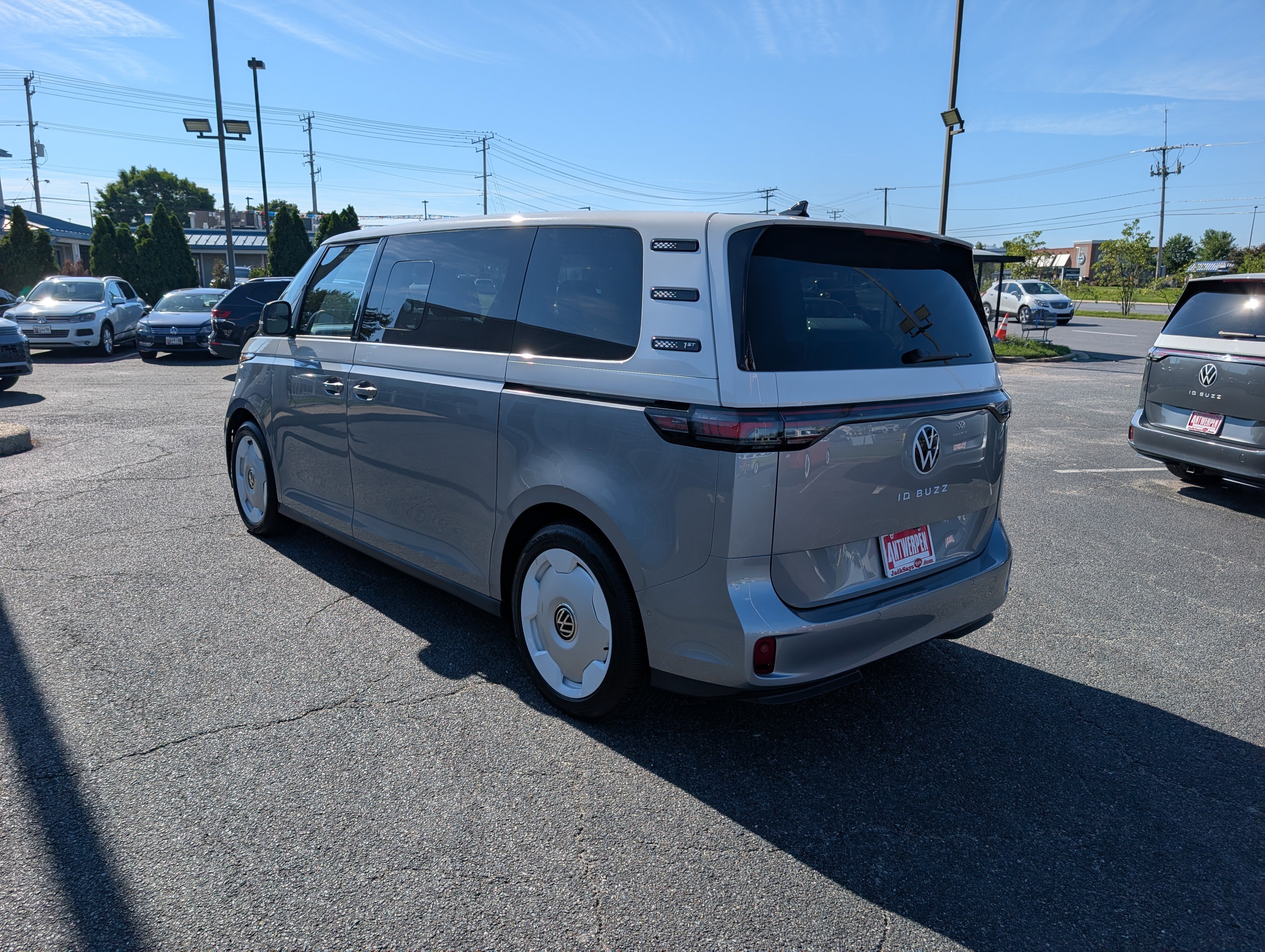 Used 2025 Volkswagen ID. Buzz 1st Edition RWD image 5
