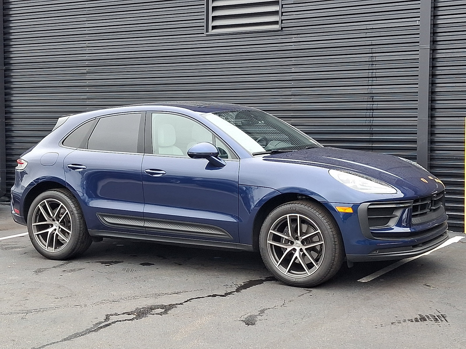 Certified 2026 Porsche Macan AWD/4WD image 9