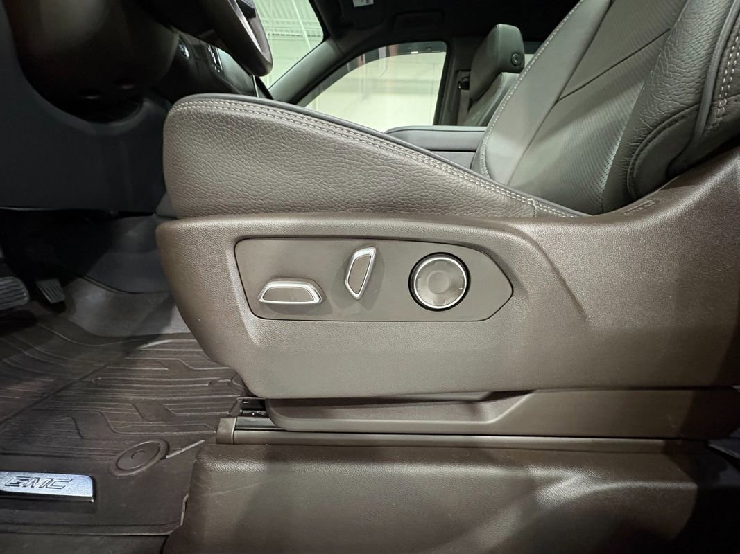 Used 2023 GMC Yukon Denali w/ LPO, Floor Liner Package AWD/4WD image 11