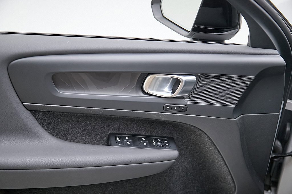 Certified 2023 Volvo C40 Recharge Core w/ Protection Package Premier image 11