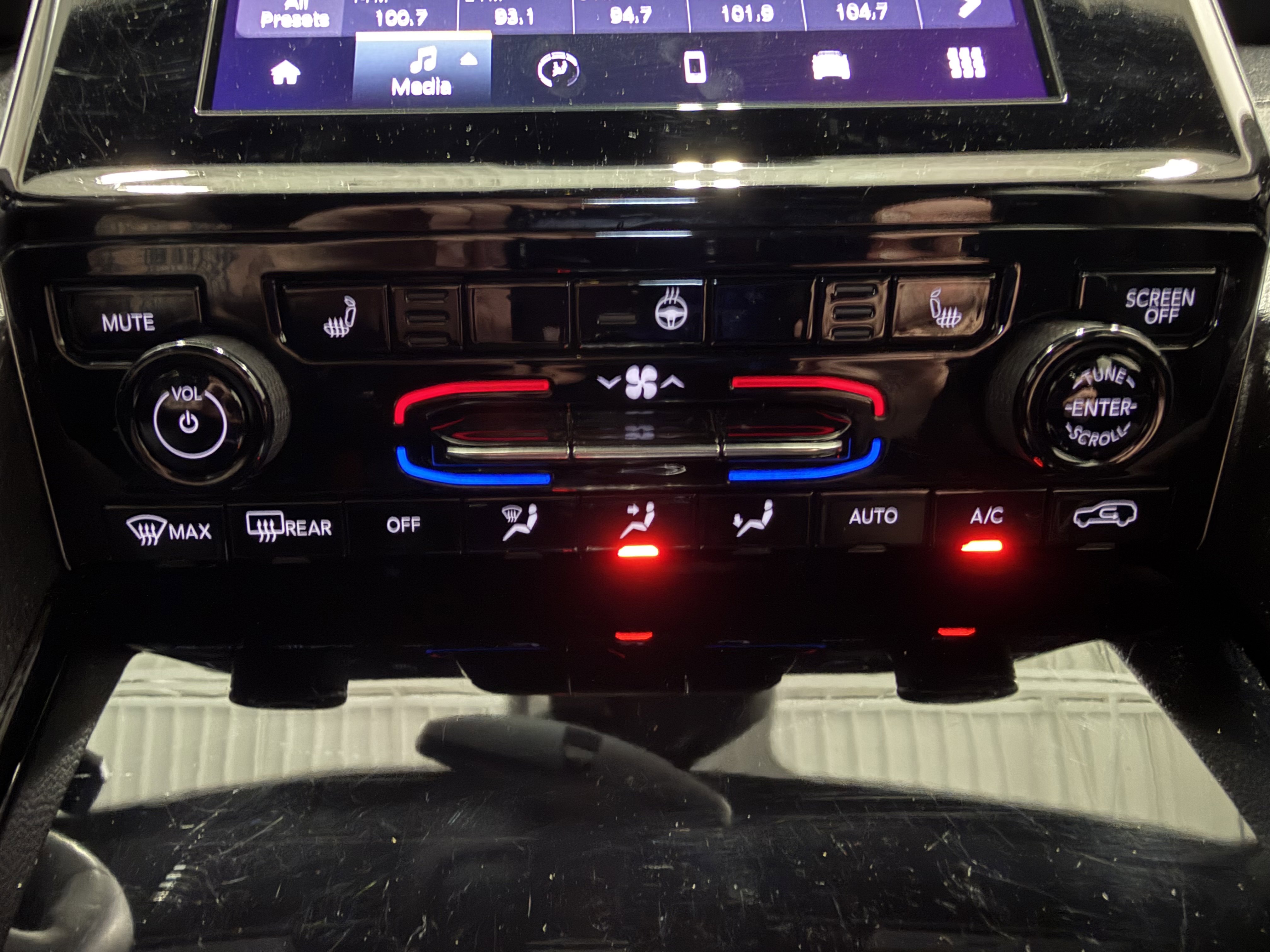 Used 2023 Jeep Grand Cherokee L Laredo image 18