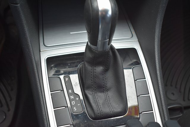 Used 2012 Volkswagen Passat TDI SE image 26