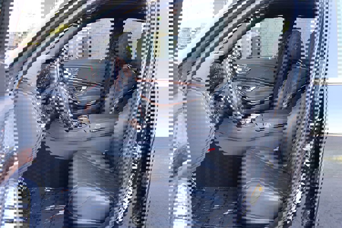 Used 2019 Mercedes-Benz S 560 Sedan w/ AMG Line Exterior image 24