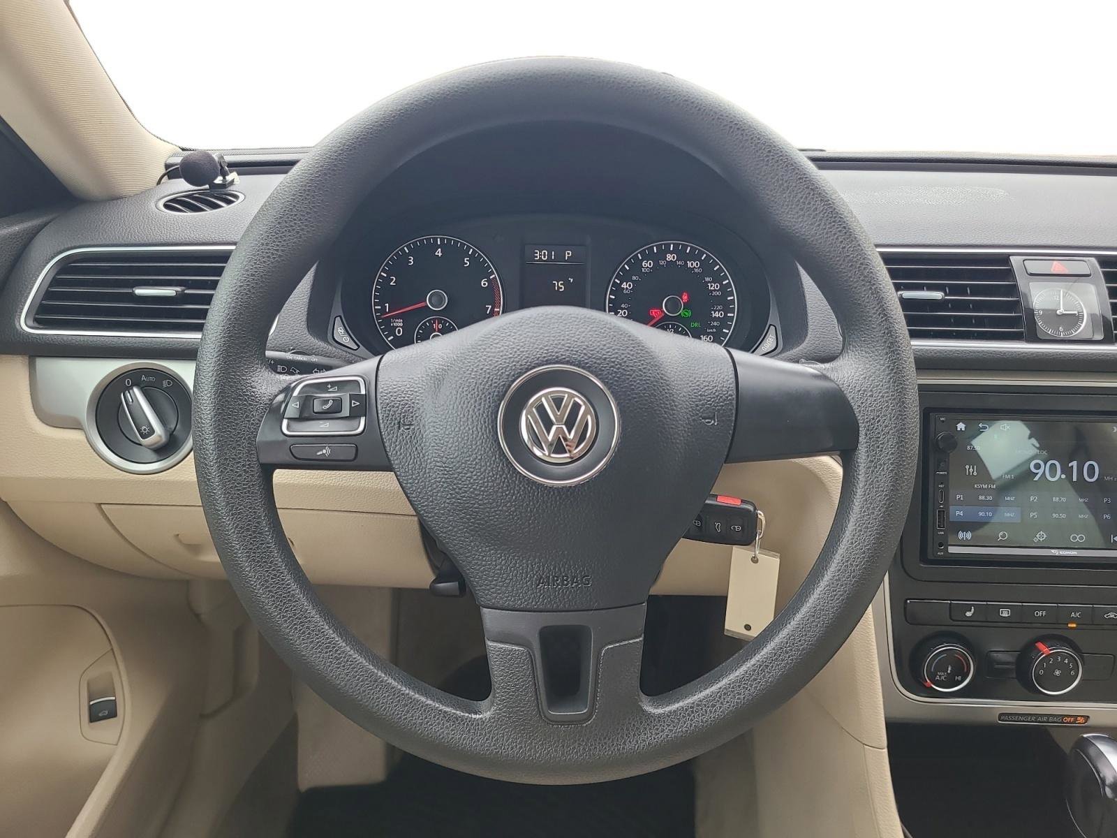 Used 2013 Volkswagen Passat 2.5 S image 12