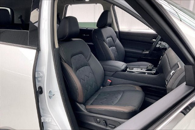 Used 2026 Nissan Pathfinder Platinum AWD/4WD image 7