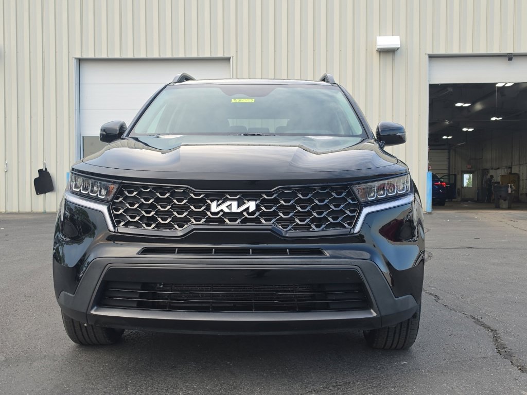 Used 2023 Kia Sorento S AWD/4WD image 2