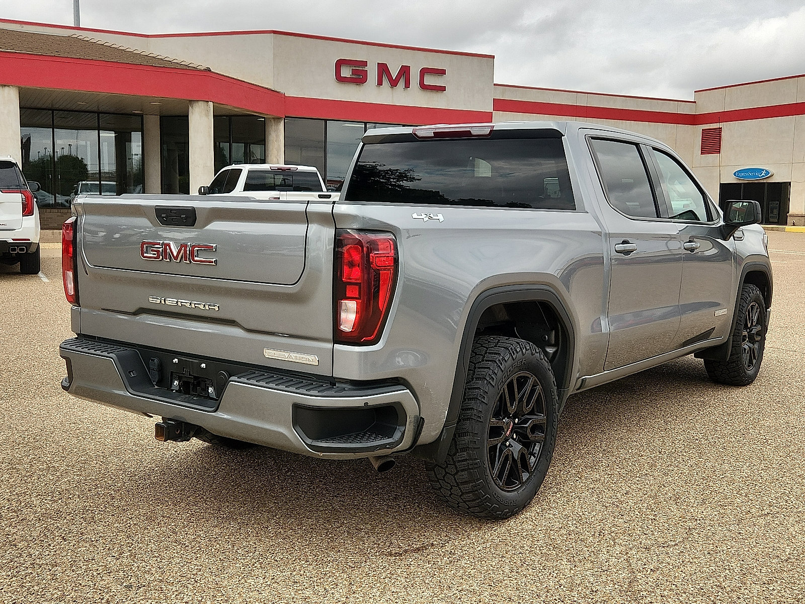 Used 2023 GMC Sierra 1500 Elevation AWD/4WD image 4
