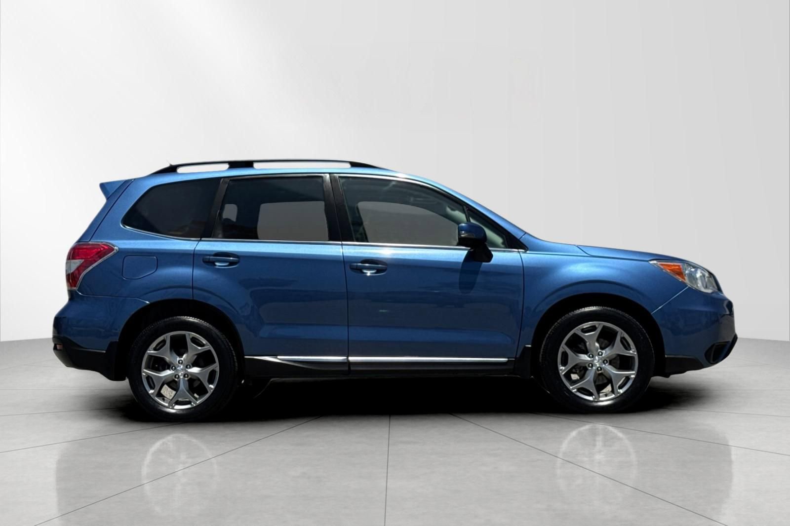 Used 2015 Subaru Forester 2.5i Touring AWD/4WD image 2