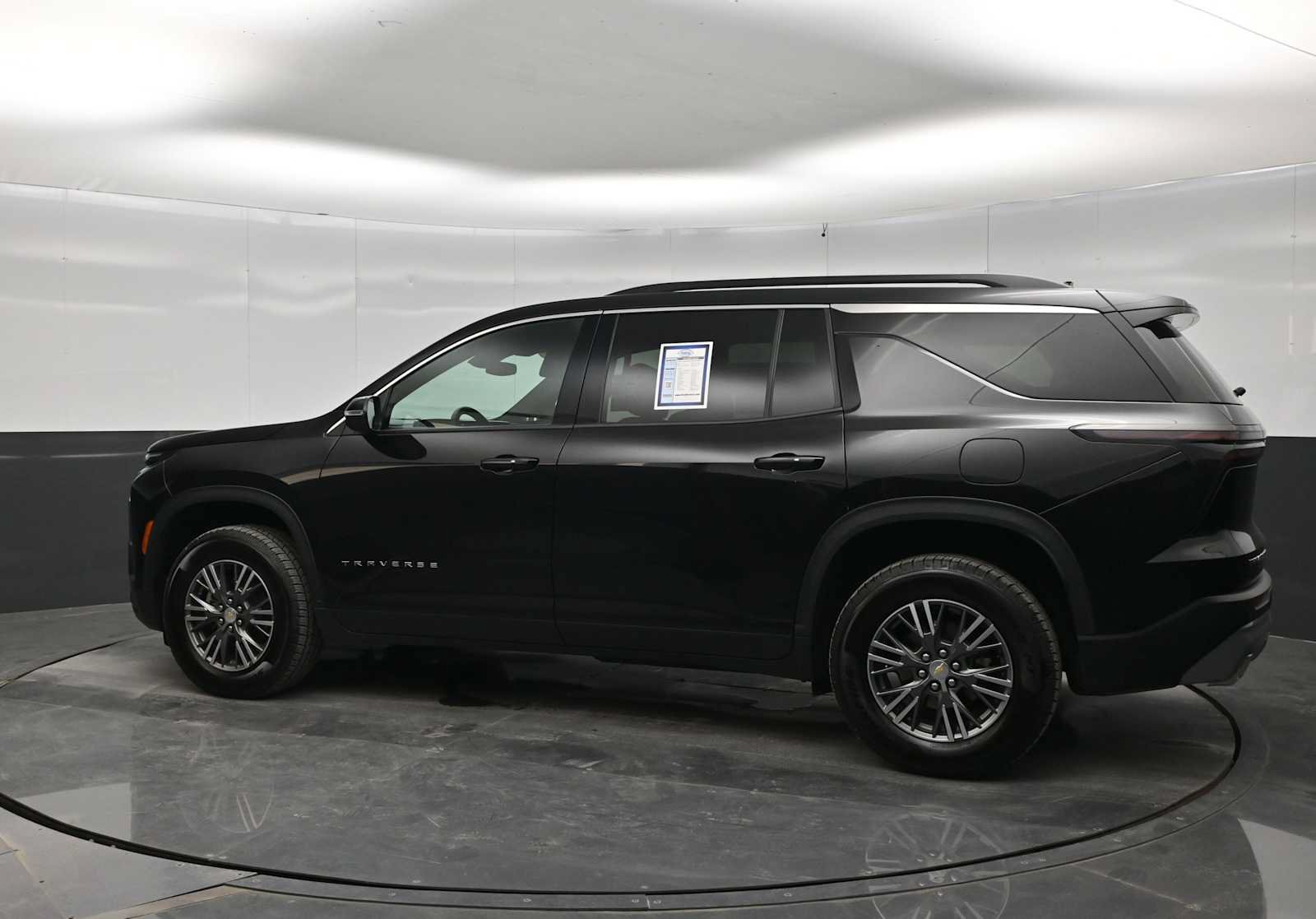 Used 2025 Chevrolet Traverse LT AWD/4WD image 5