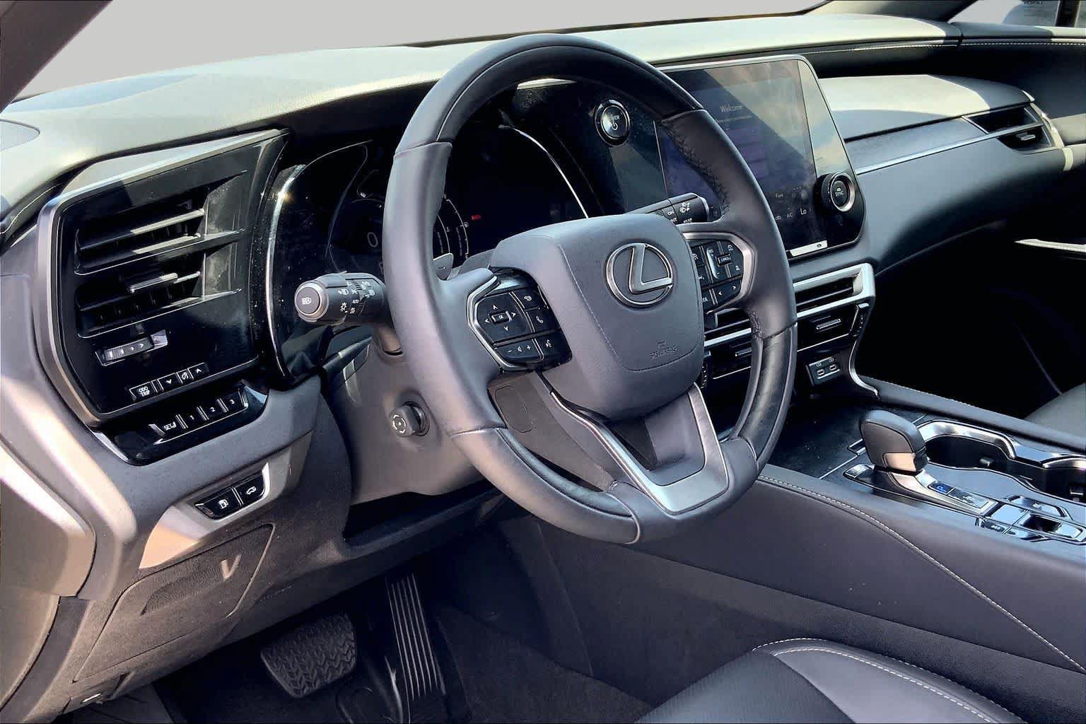 Used 2024 Lexus RX 350h w/ Accessory Package (Z1) AWD/4WD image 16