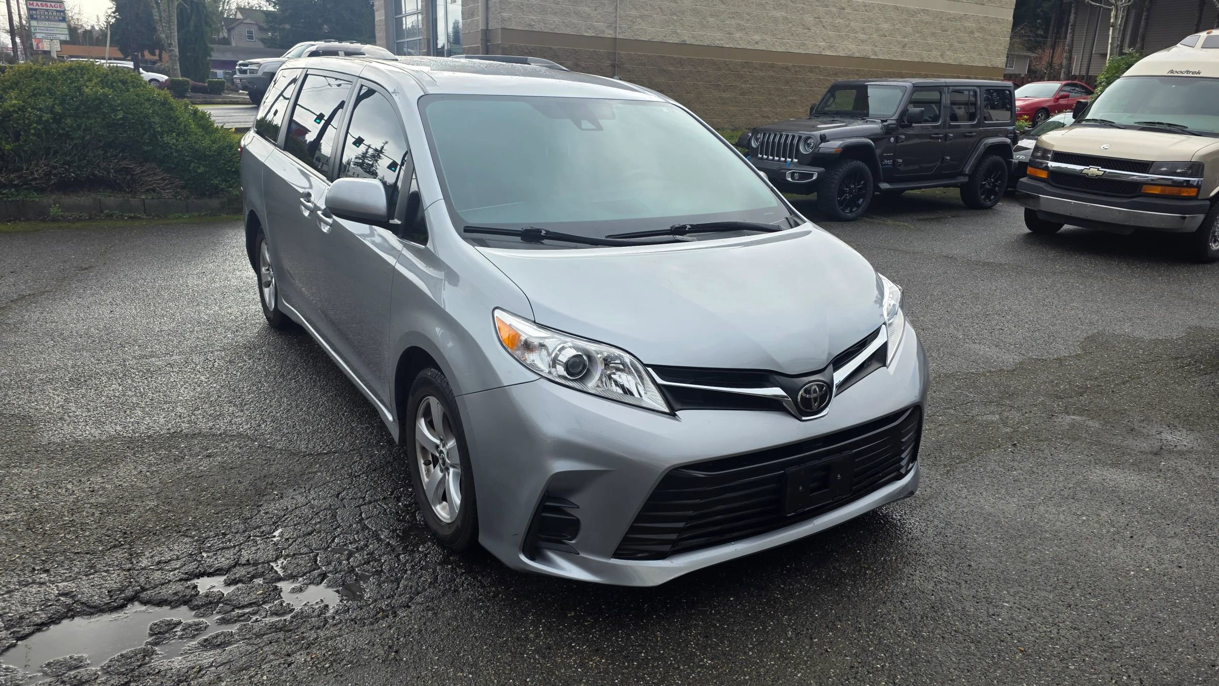 Used 2018 Toyota Sienna LE FWD image 3