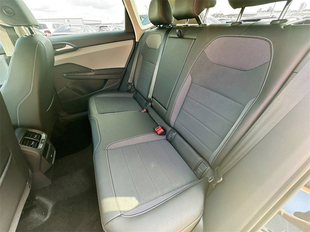 Used 2024 Volkswagen Taos SE FWD image 26