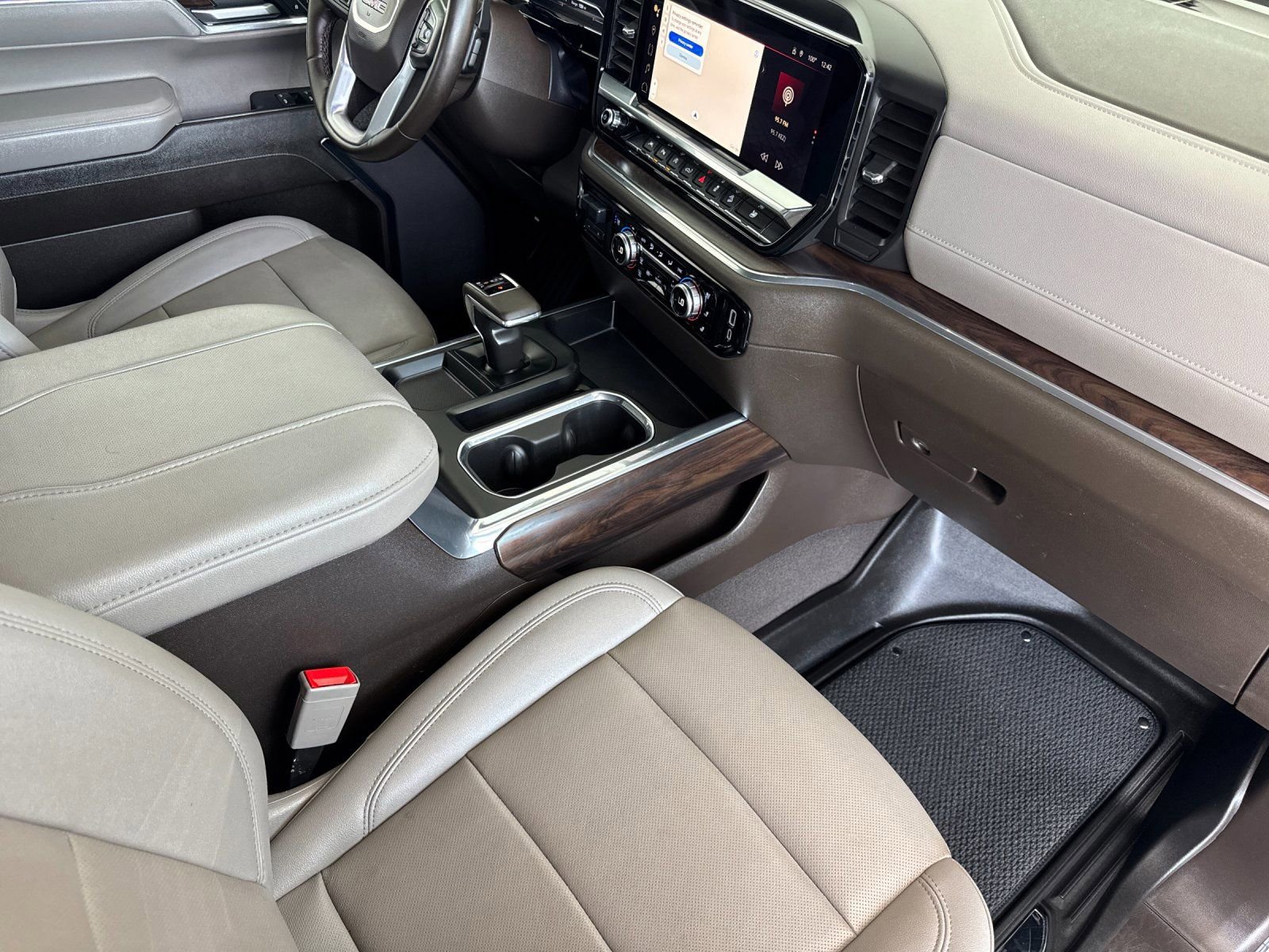 Used 2024 GMC Sierra 1500 SLT w/ SLT Convenience Package image 17