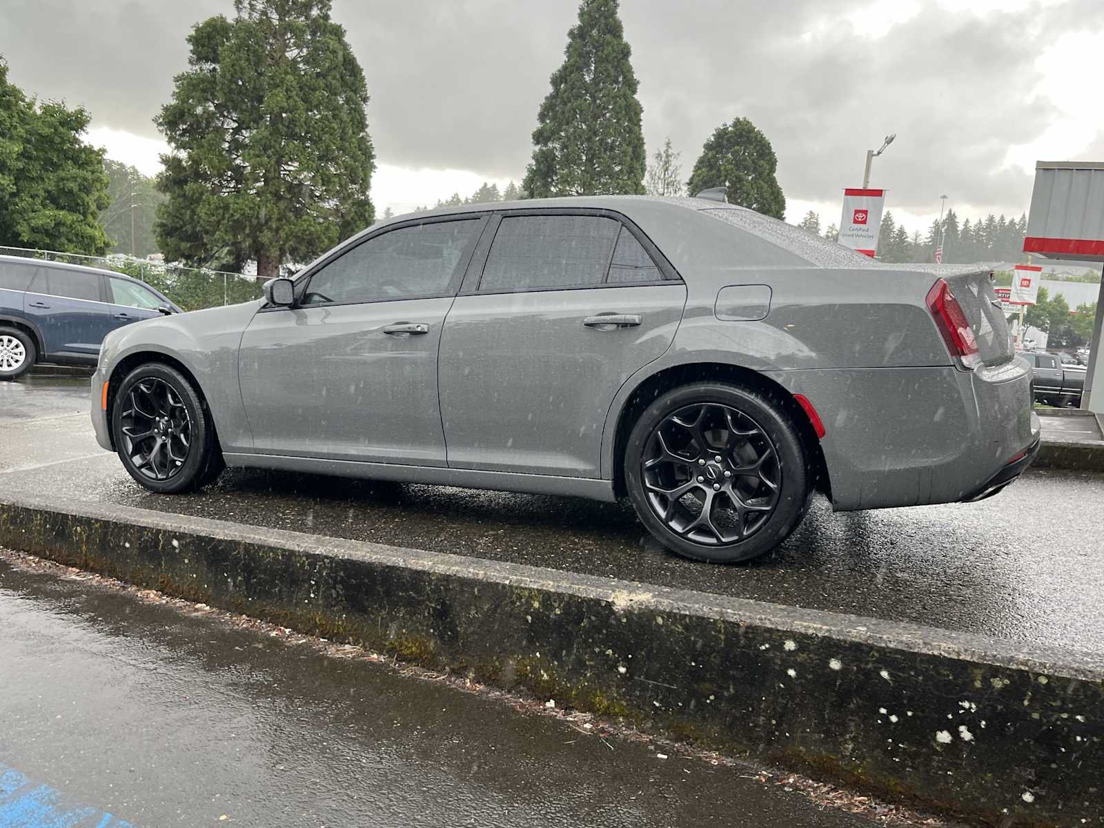 Used 2019 Chrysler 300 S RWD image 5