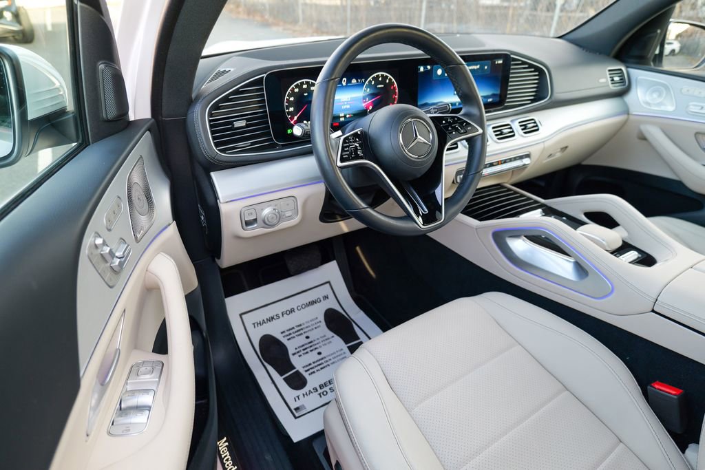 Used 2025 Mercedes-Benz GLS 450 4MATIC image 16