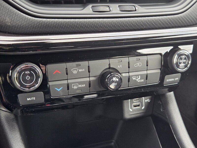 New 2026 Jeep Compass Latitude AWD/4WD image 18