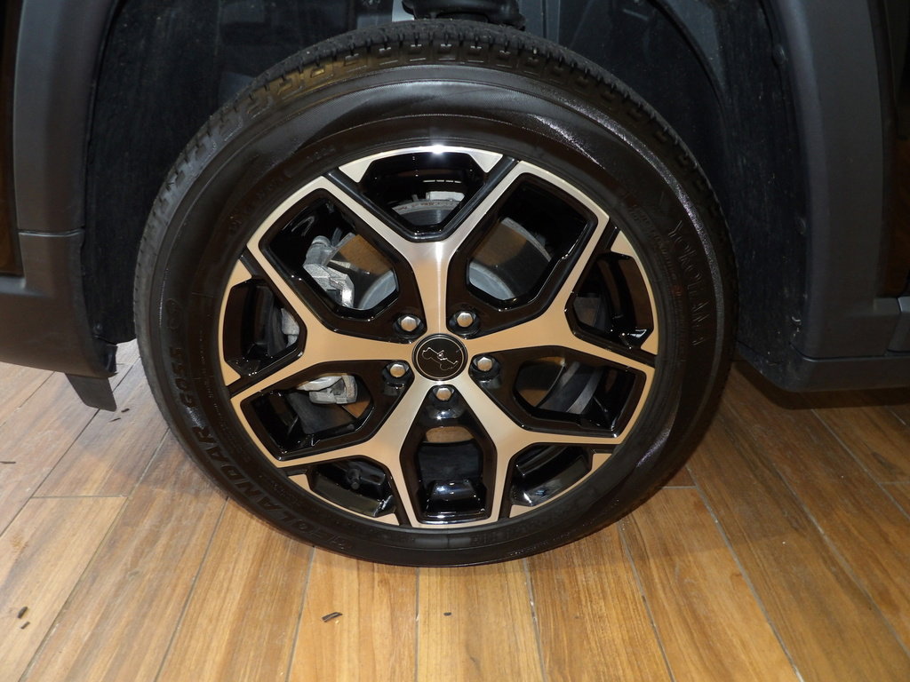 Used 2025 Jeep Compass Limited image 10