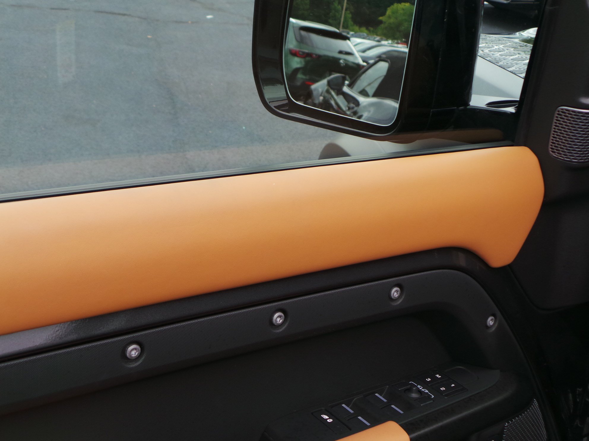 Used 2023 Land Rover Defender 110 V8 AWD/4WD image 32