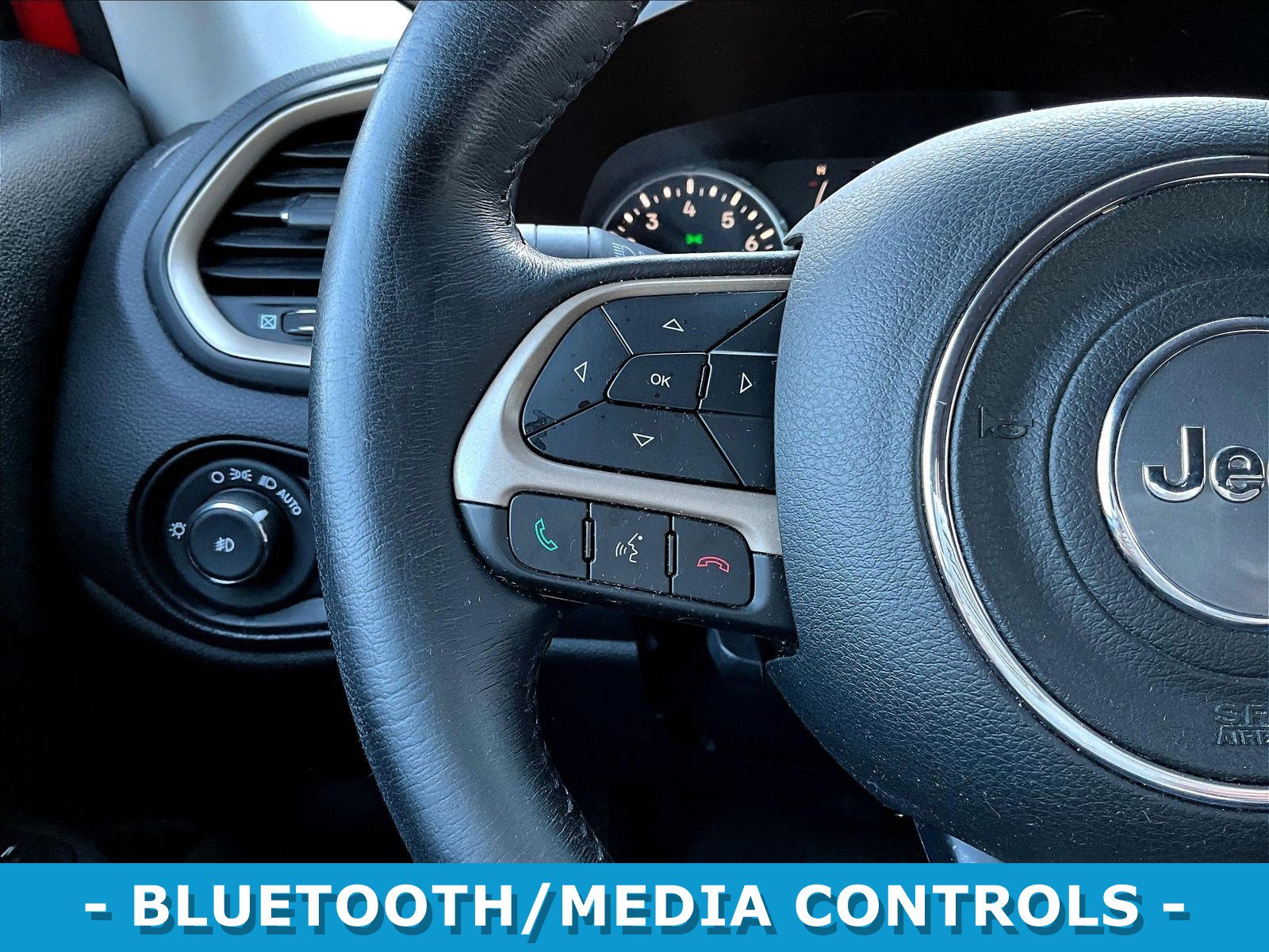Used 2015 Jeep Renegade Latitude FWD image 10