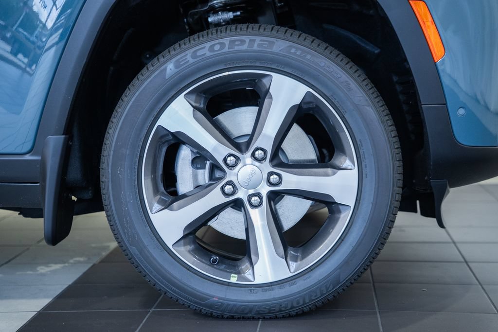 New 2026 Jeep Grand Cherokee L Limited AWD/4WD image 18