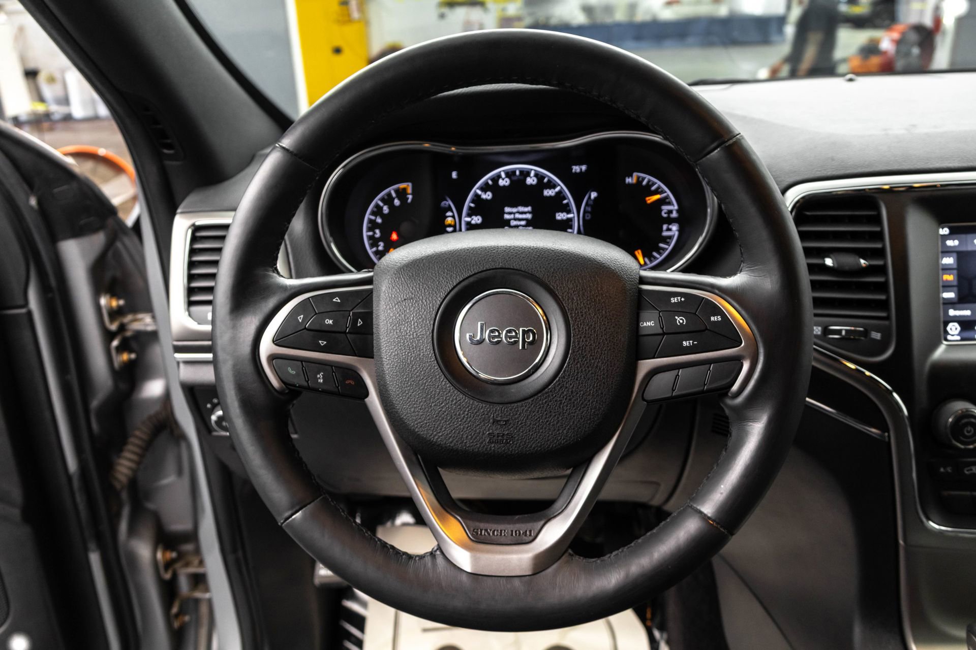 Used 2018 Jeep Grand Cherokee Limited image 24