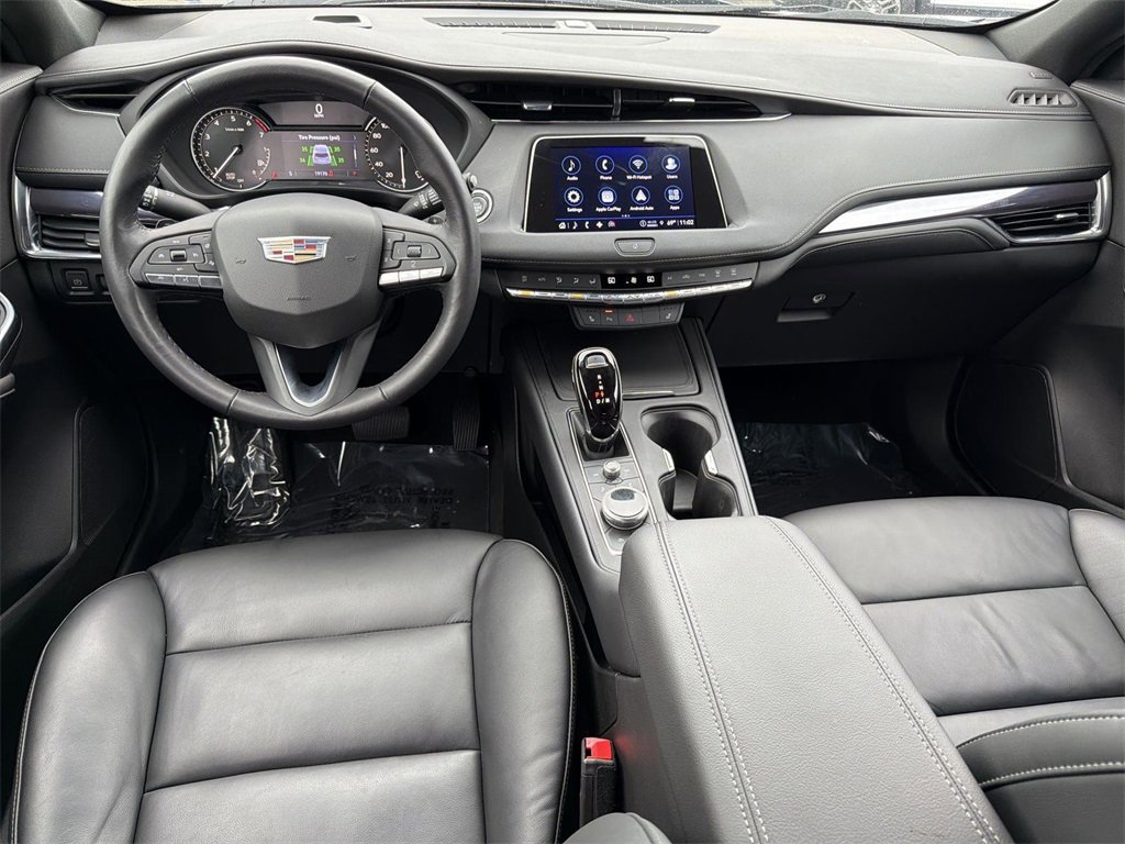 Certified 2023 Cadillac XT4 Luxury w/ Cold Weather Package image 6