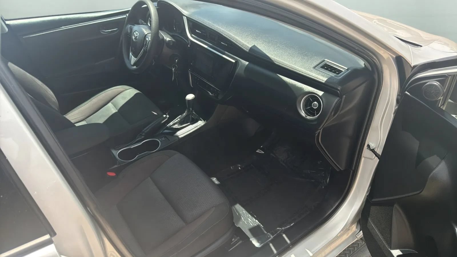 Used 2019 Toyota Corolla LE FWD image 39