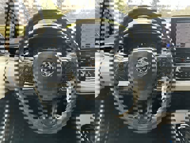 Used 2025 Toyota Corolla LE image 7