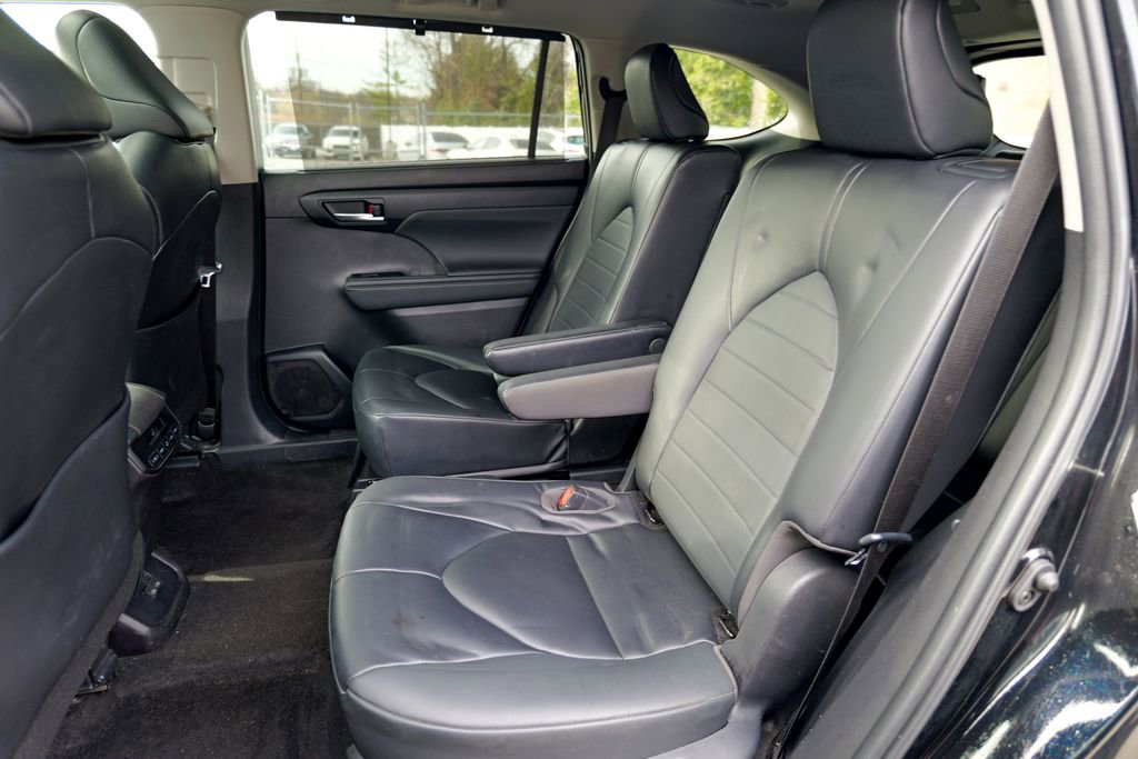 Used 2023 Toyota Highlander XLE AWD/4WD image 24
