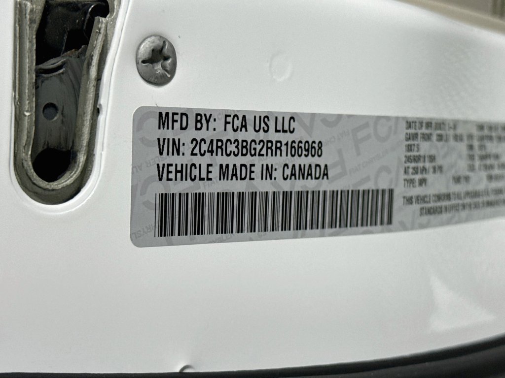 Used 2024 Chrysler Pacifica Touring-L AWD/4WD image 35