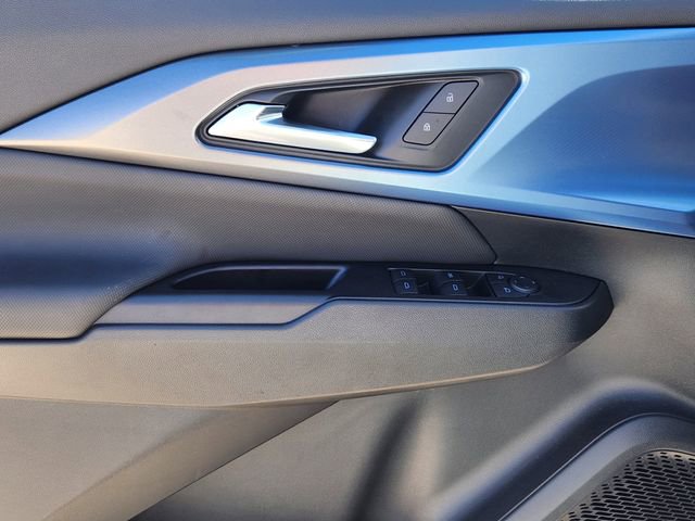 New 2025 Chevrolet Equinox EV LT image 18