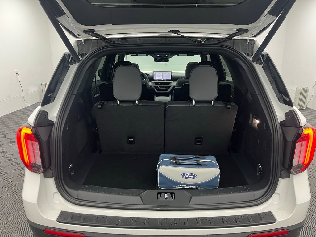 New 2026 Ford Explorer ST w/ Sun And Sound Package image 11