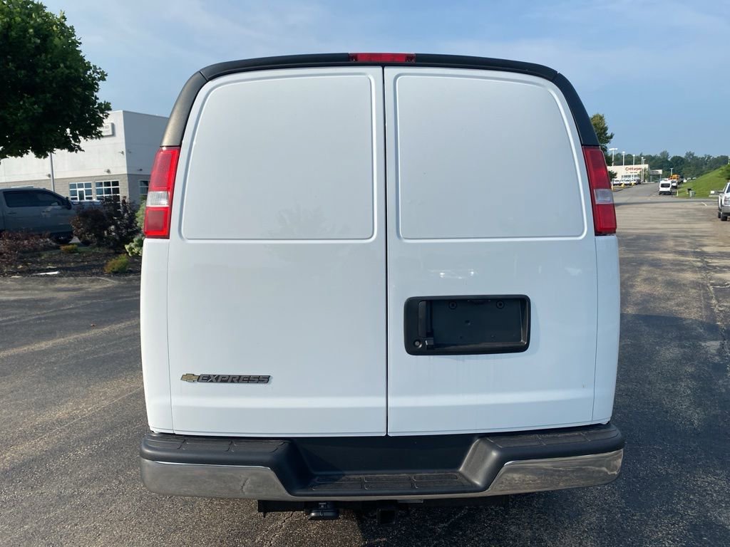 New 2025 Chevrolet Express 3500 w/ Driver Convenience Package RWD image 4