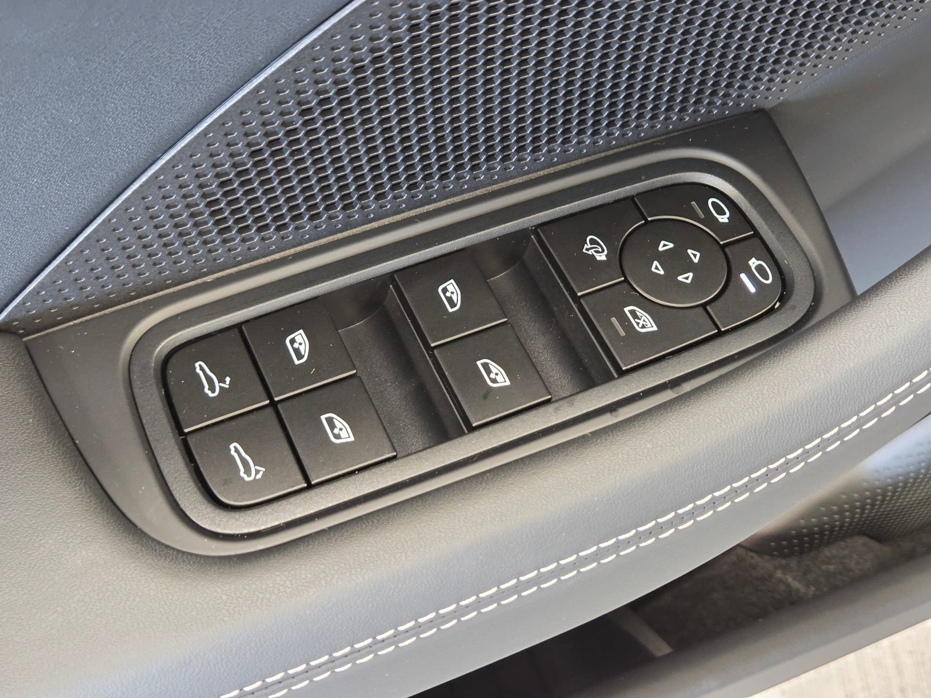 New 2026 Porsche Panamera image 15