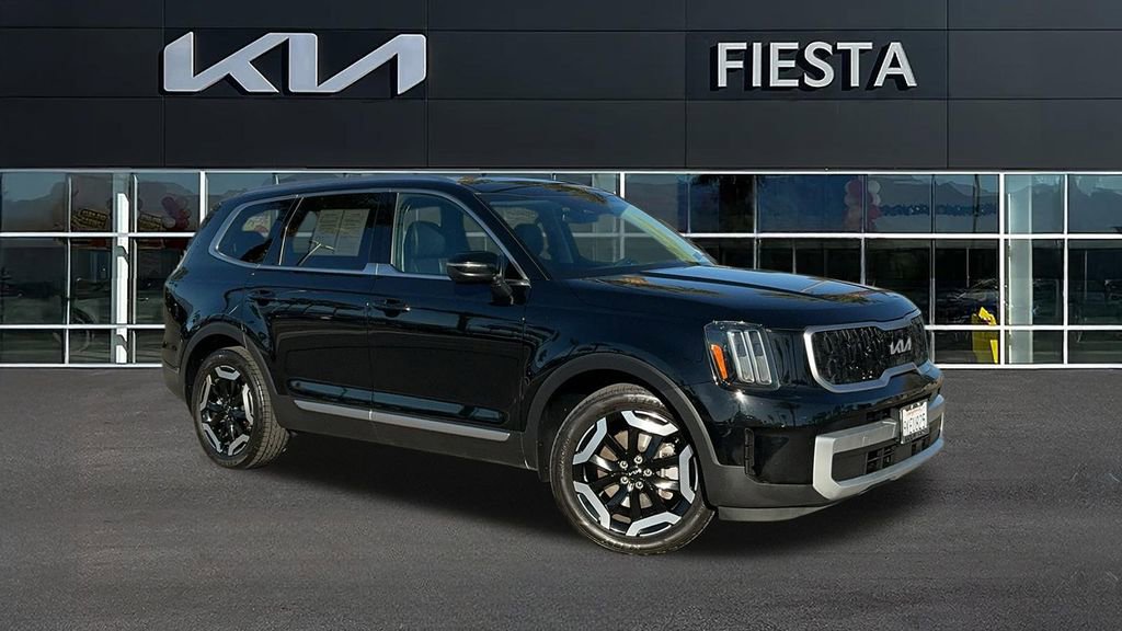 Used 2024 Kia Telluride EX w/ EX Captain's Chair Package FWD image 1
