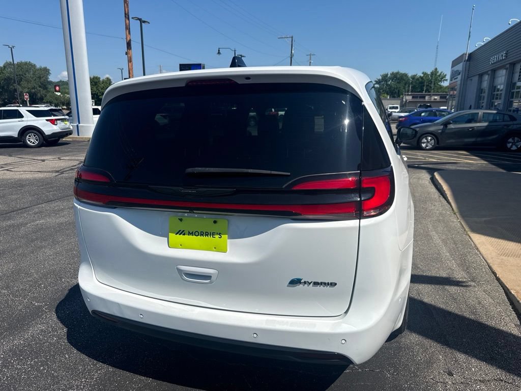 Used 2024 Chrysler Pacifica Limited FWD image 9