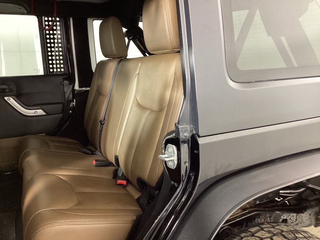 Used 2015 Jeep Wrangler Unlimited Rubicon w/ Dual Top Group AWD/4WD image 12