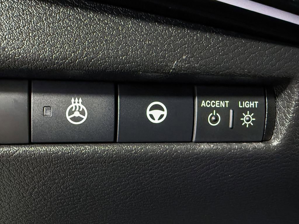 Certified 2025 Nissan Kicks SR w/ SR Premium Package AWD/4WD image 29