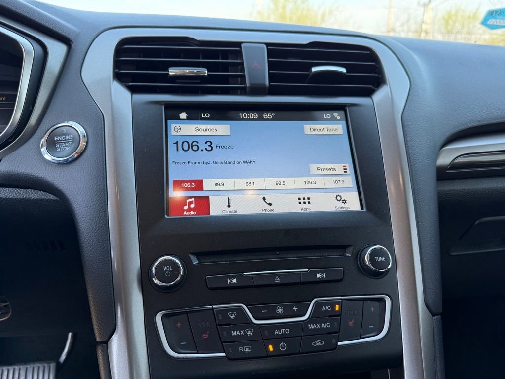 Used 2018 Ford Fusion SE w/ Fusion SE Technology Package FWD image 19