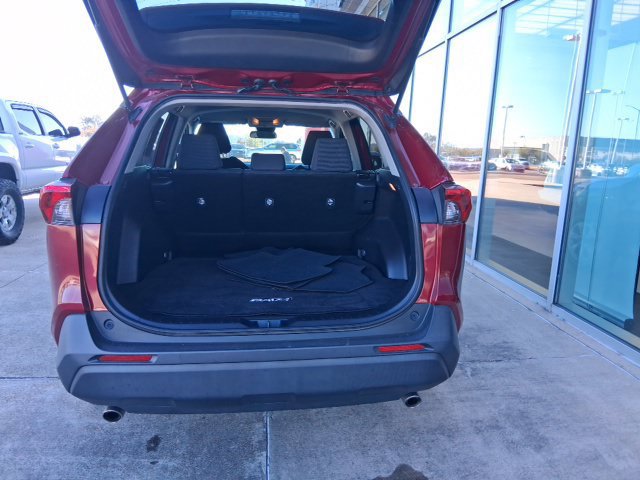 Used 2019 Toyota RAV4 LE FWD image 7