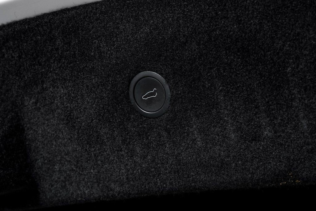 Used 2023 Tesla Model S image 27