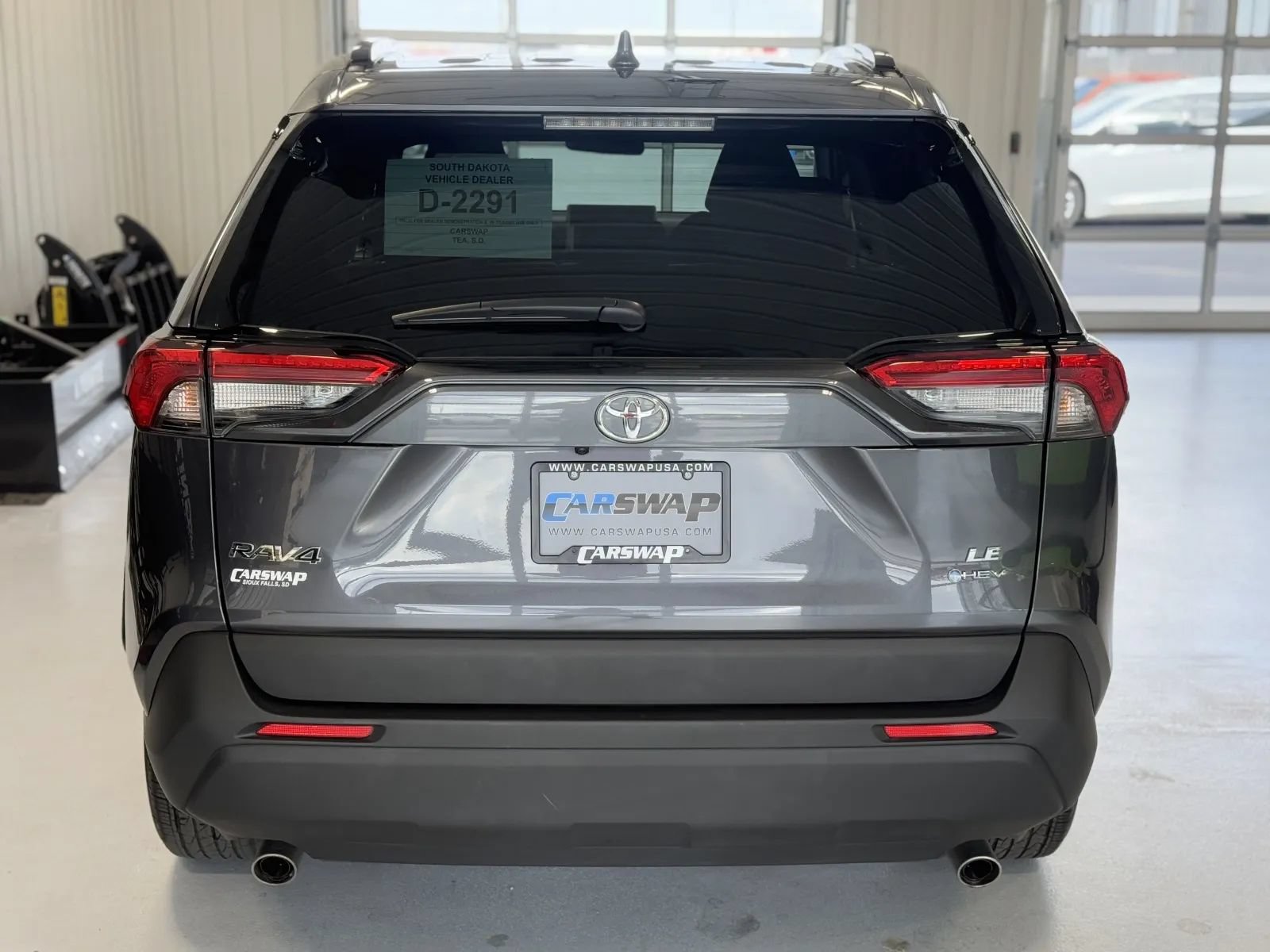 Used 2025 Toyota RAV4 LE AWD/4WD image 4