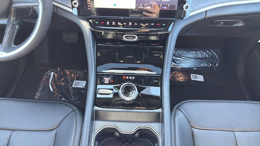 New 2026 Jeep Grand Cherokee L Limited w/ Luxury Tech Group II AWD/4WD image 18