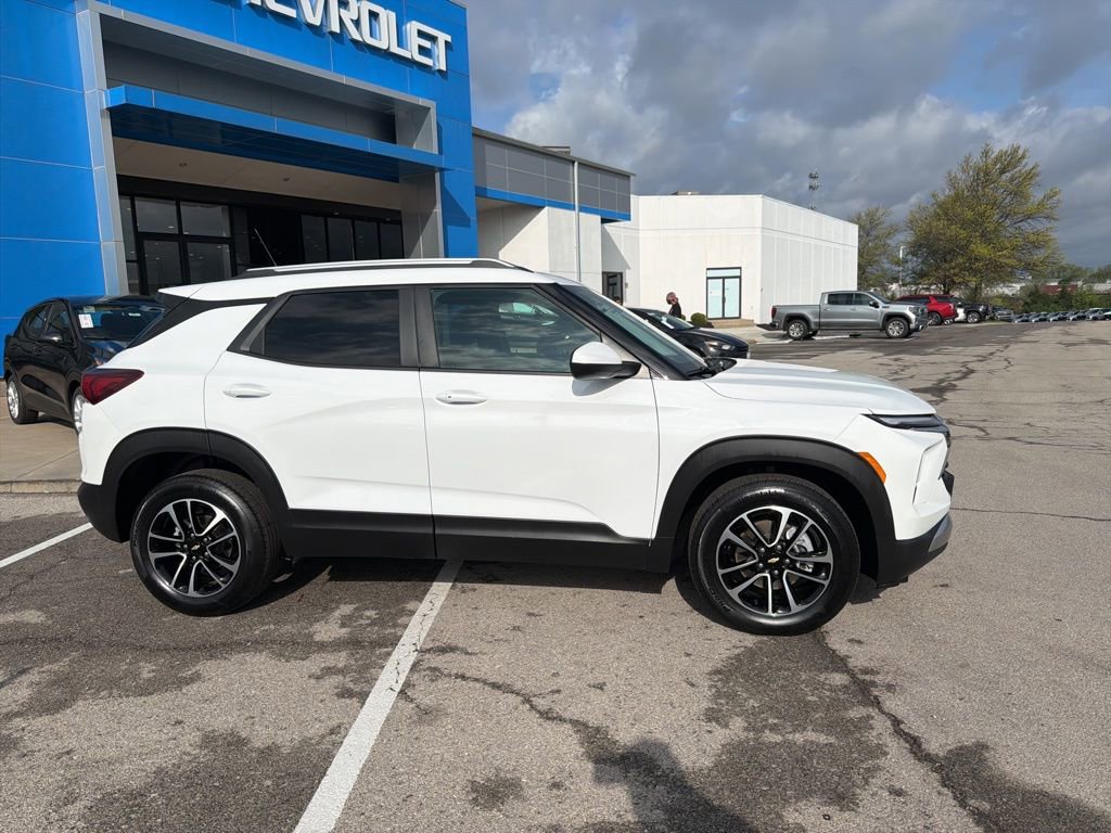 Certified 2025 Chevrolet TrailBlazer LT AWD/4WD image 2