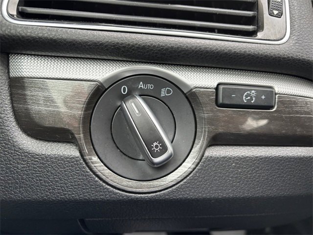Used 2018 Volkswagen Passat 2.0T SE image 17