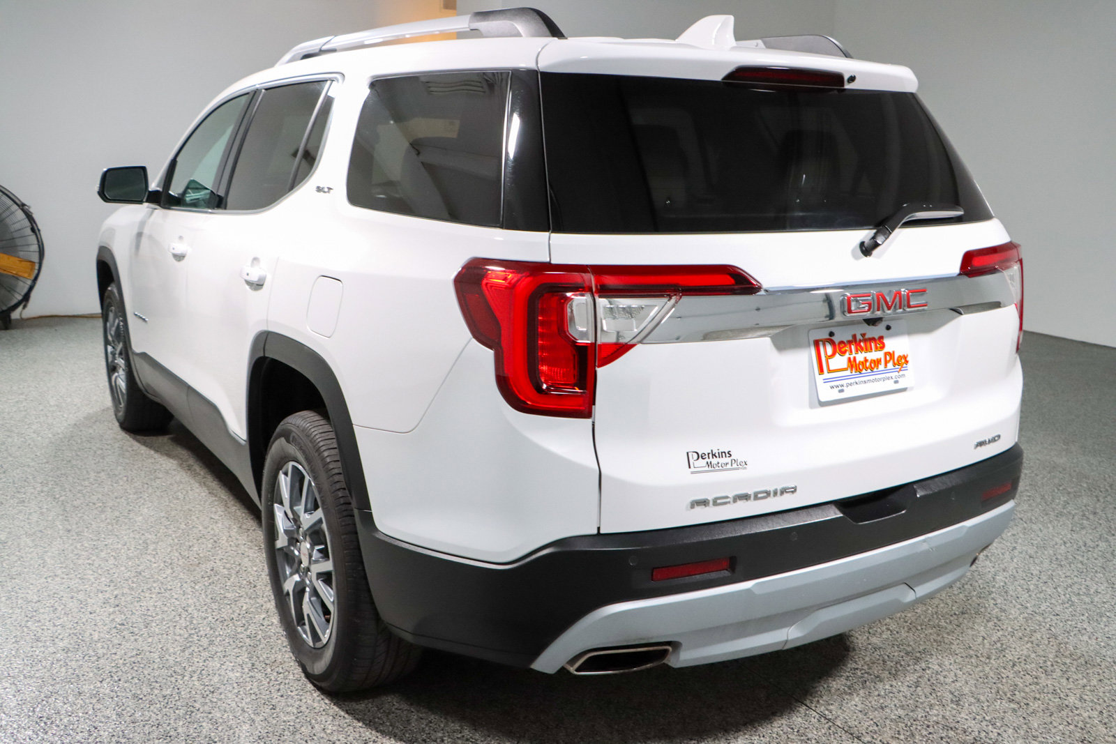 Used 2023 GMC Acadia SLT AWD/4WD image 9