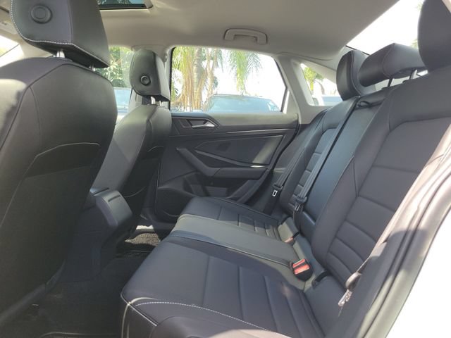 Used 2023 Volkswagen Jetta SE w/ Panoramic Sunroof Package FWD image 11