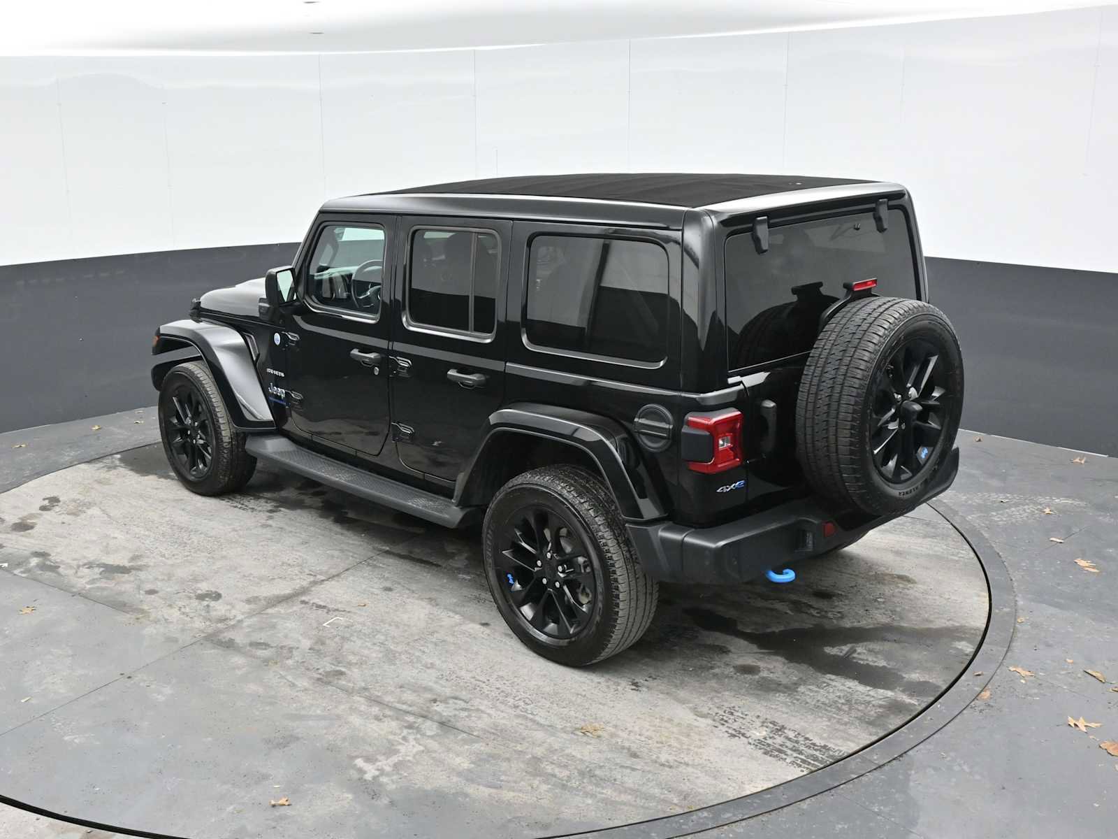 Used 2023 Jeep Wrangler Sahara w/ Cold Weather Group image 25