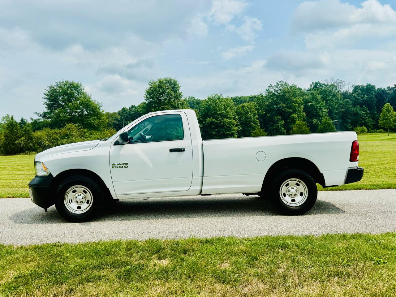 Used 2018 RAM 1500 Express RWD image 2